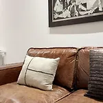 Amplitud, Diseno E Historia En El Casco Viejo *