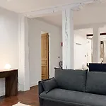 Amplitud, Diseno E Historia En El Casco Viejo