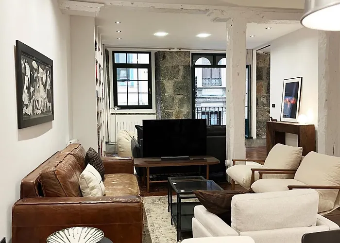 Amplitud, Diseno E Historia En El Casco Viejo