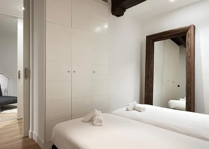 Amplitud, Diseno E Historia En El Casco Viejo Бильбао