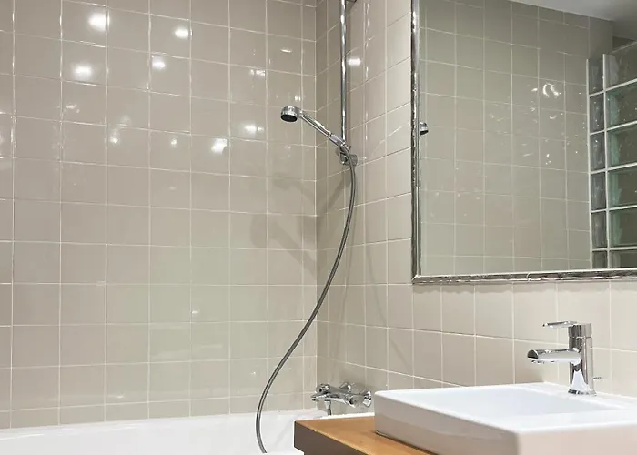 Amplitud, Diseno E Historia En El Casco Viejo