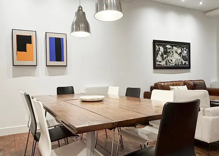 Amplitud, Diseno E Historia En El Casco Viejo Бильбао