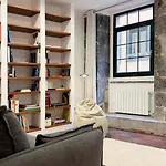 Amplitud, Diseno E Historia En El Casco Viejo Apartman *