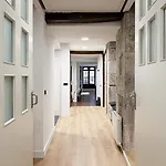 Amplitud, Diseno E Historia En El Casco Viejo Apartman *